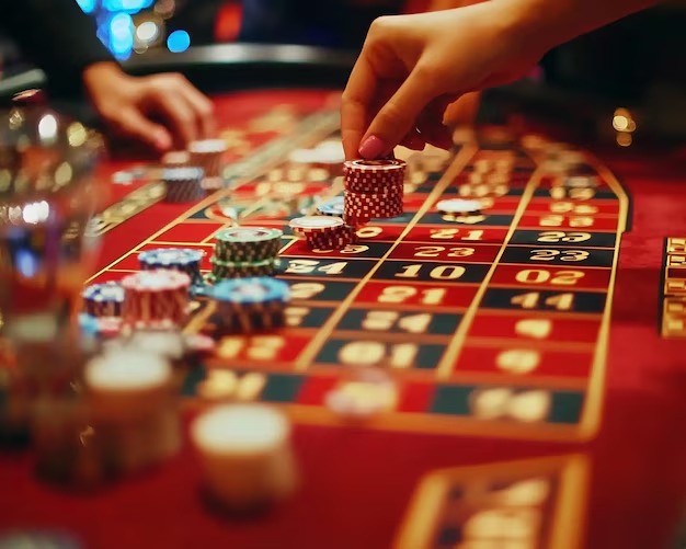 gacoanbet platform showing live-dealer table, sportsbook interface, and slot game lobby